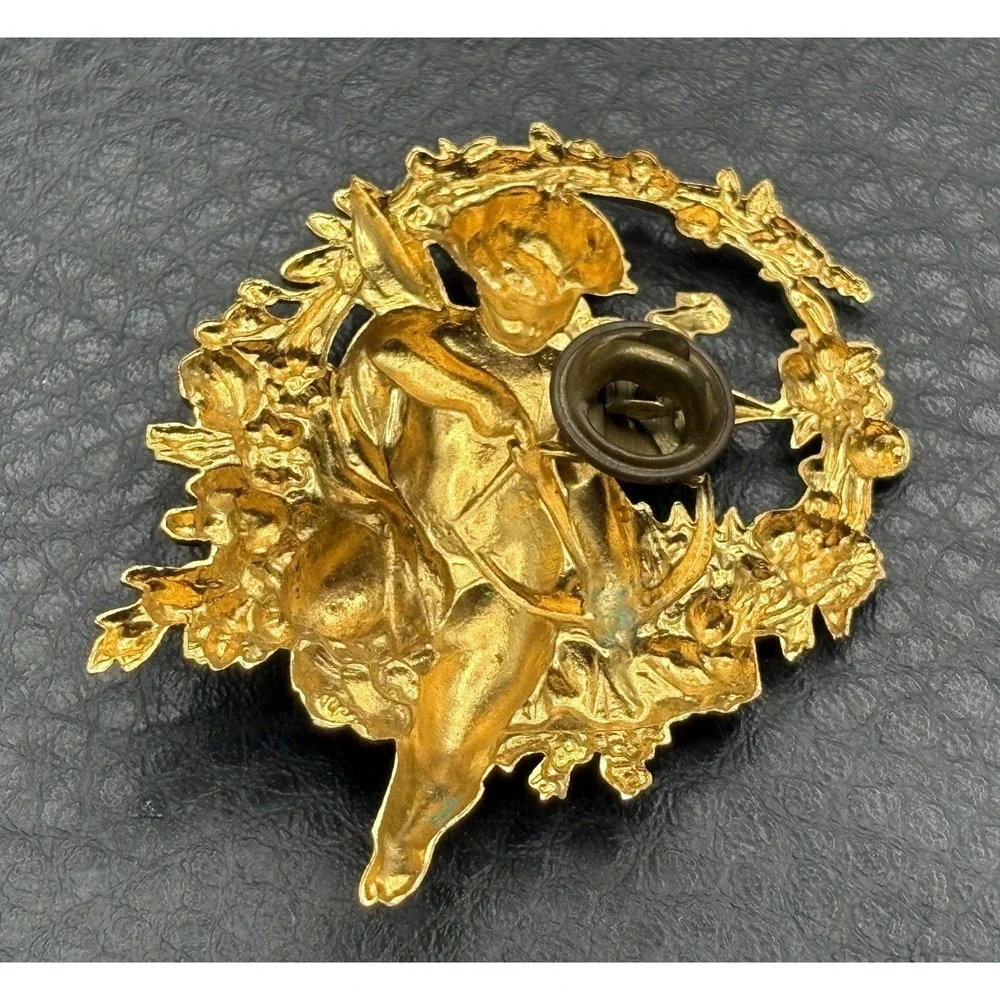 Vintage Cherub Angel Wreath Brooch Pin Cupid Gold Tone